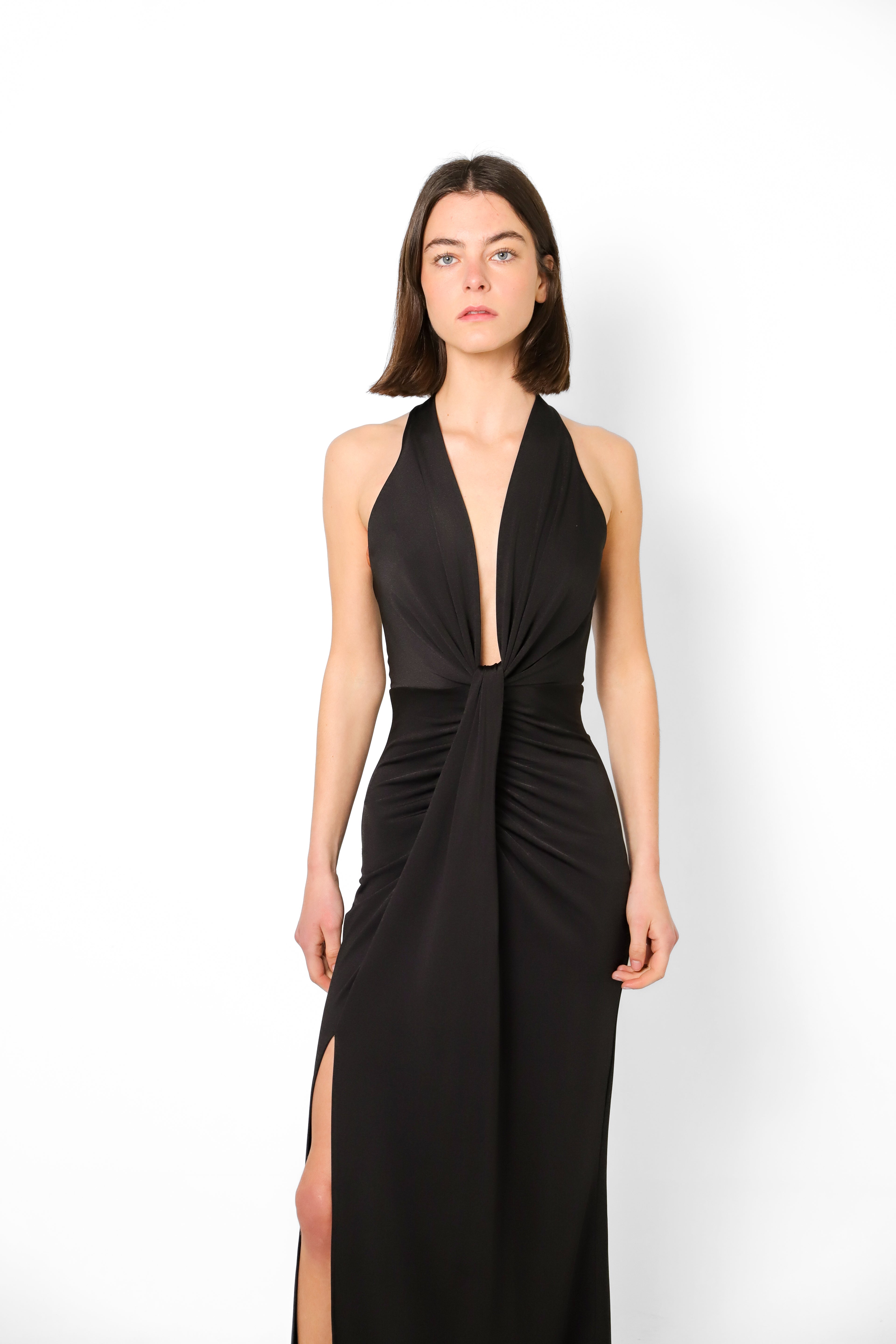 VESTIDO MARIAH HALTER ESCOTE PROFUNDO  PIEZA DELANTERA