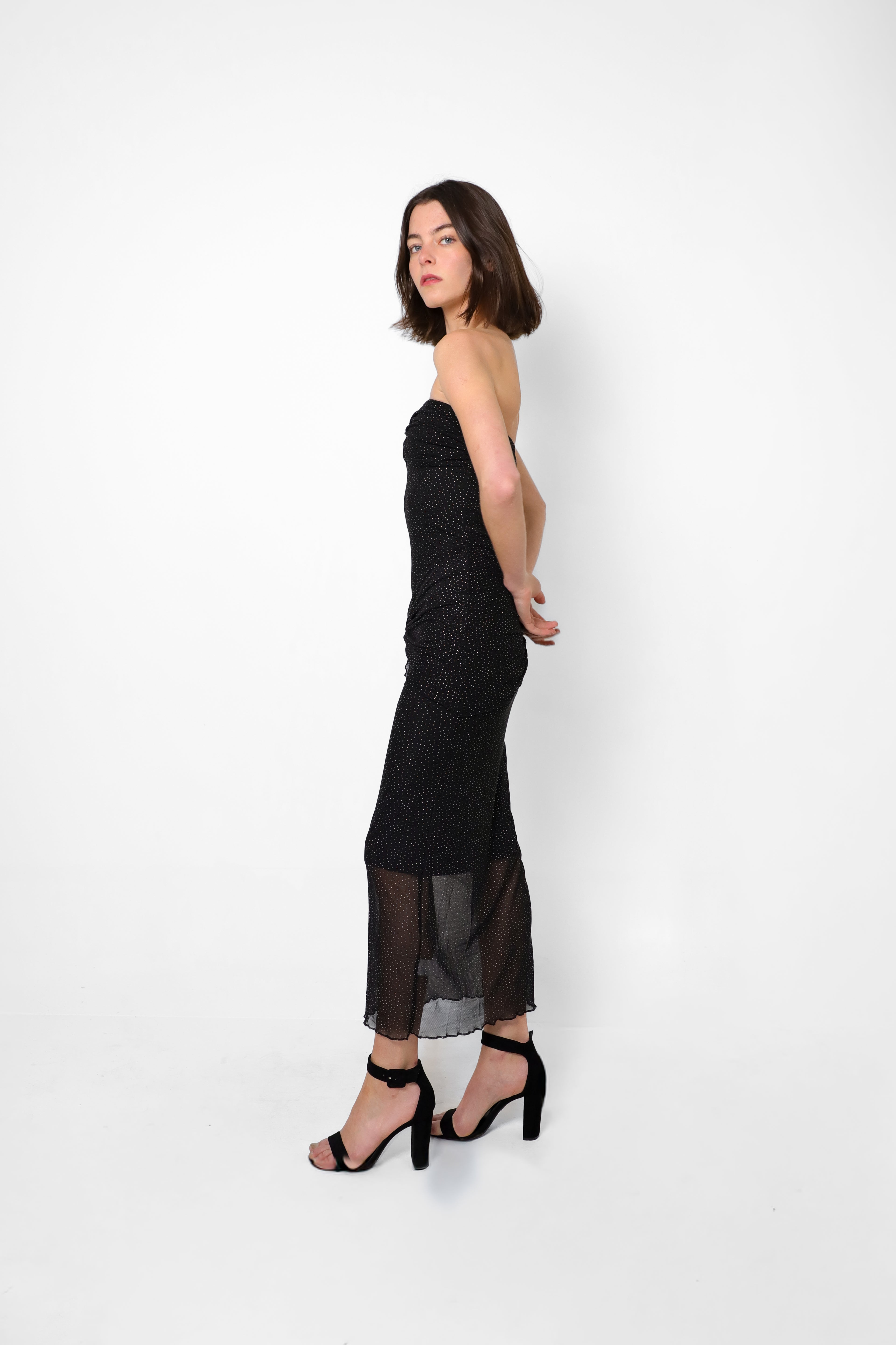 VESTIDO  STRAPLESS CORAZÓN LARGO C/BRILLOS