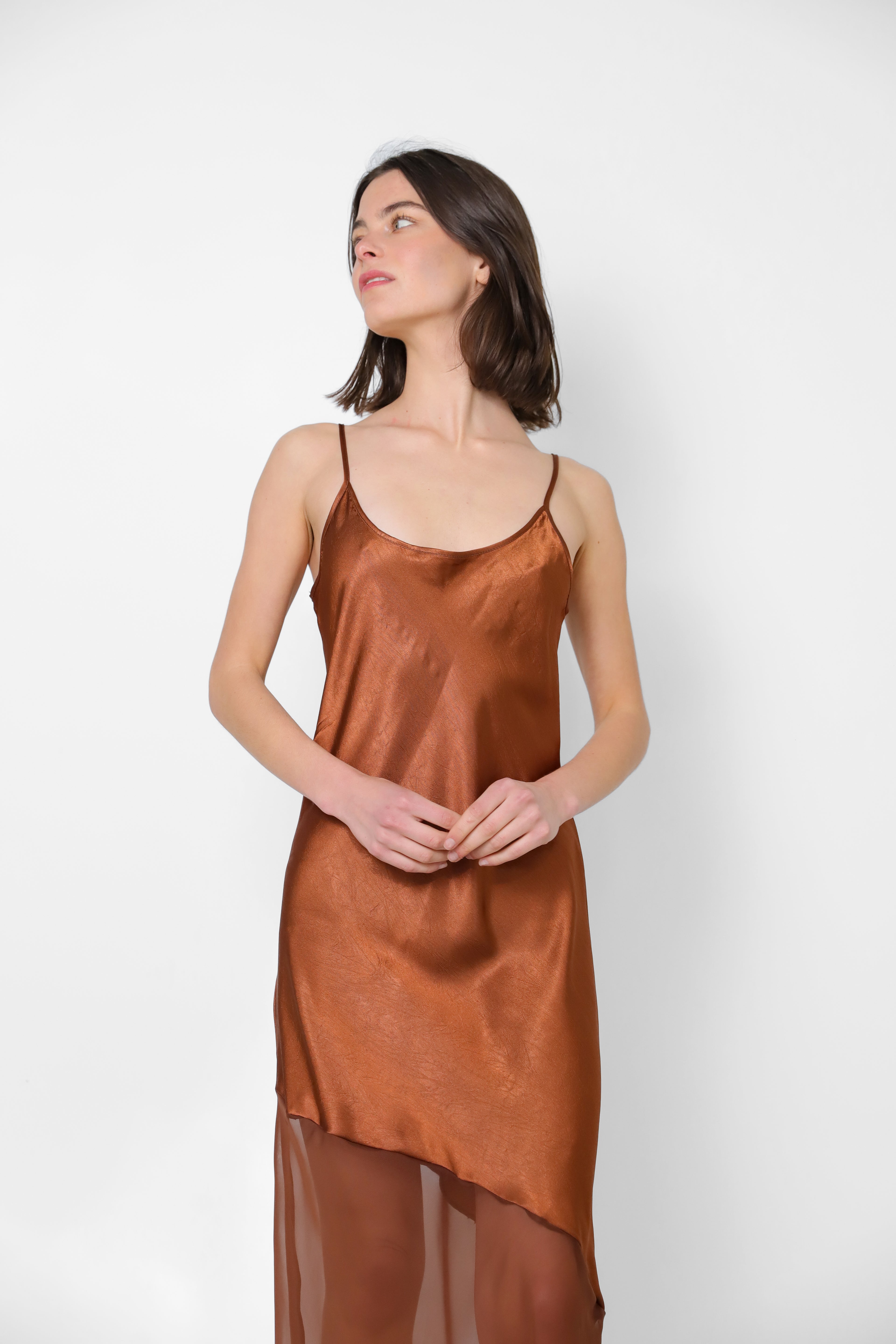 VESTIDO MILA CAMISETA S/M CORTE ASIMETRICO GASA